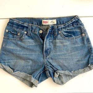Levi’s shorts size 28